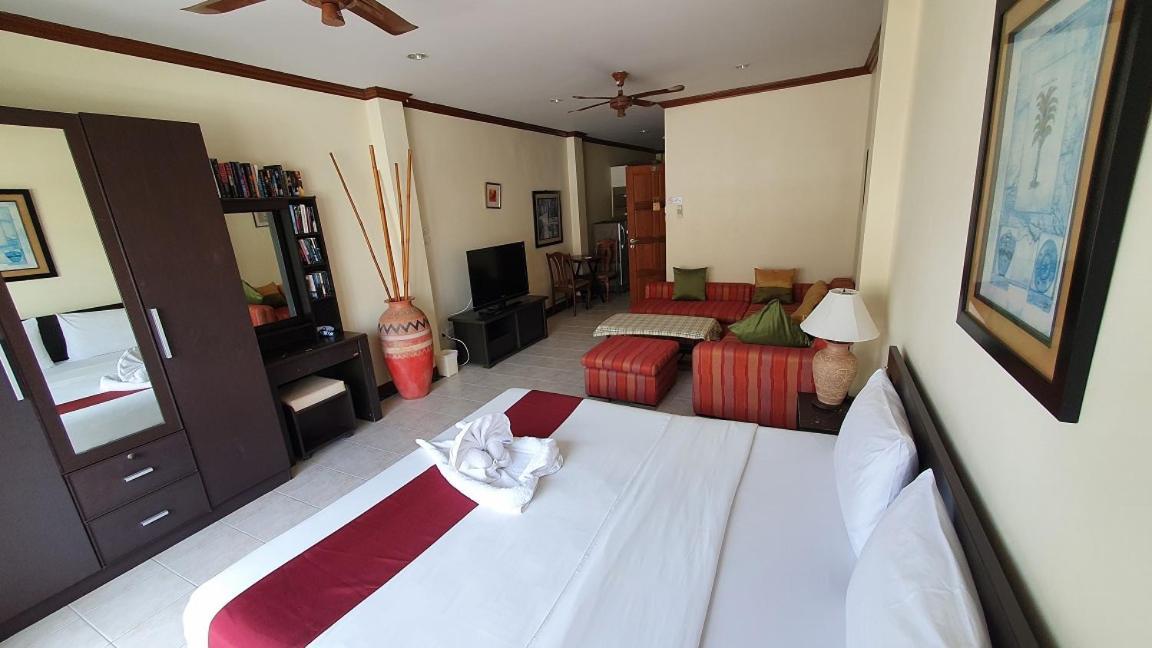 Patong Karlssons Hotel Eksteriør bilde